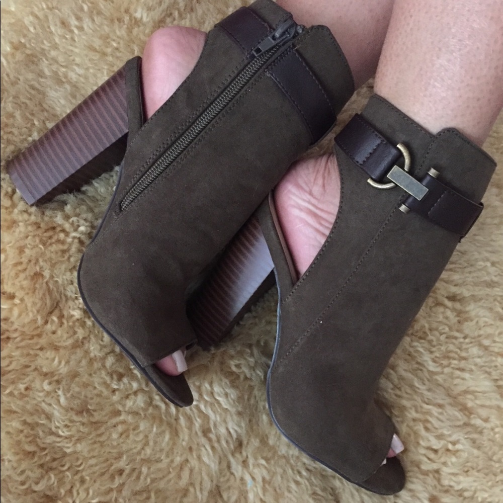 ⚡️ SOLD⚡️Open toe booties